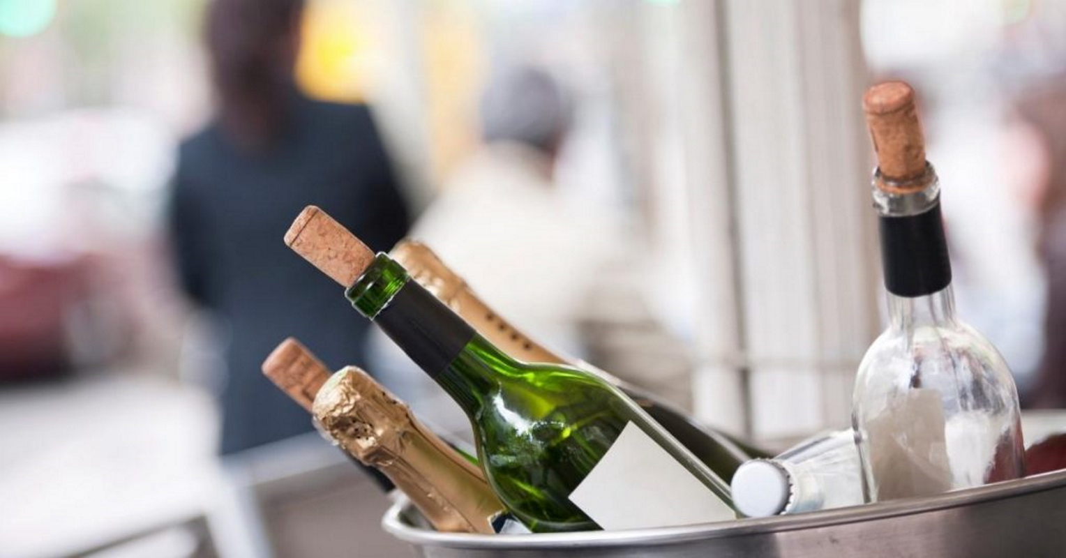 Nu mai arunca sticlele goale de vin