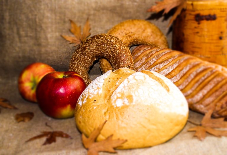 De ce să pui un măr lângă pâine. Metoda bunicilor cu efect neașteptat, doar așa vei proceda