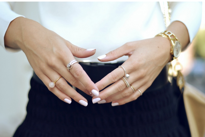 Pe ce deget se poartă inelele, de fapt. Așa atragi succesul și bogăția în viața ta