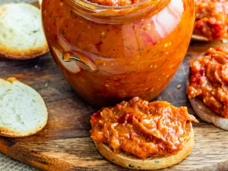 Ce să adaugi la final în zacuscă pentru un gust mai bun. Toată familia îți va da nota 10