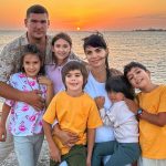 Calin si Orianda Donca, impreuna cu cei cinci copii ai lor