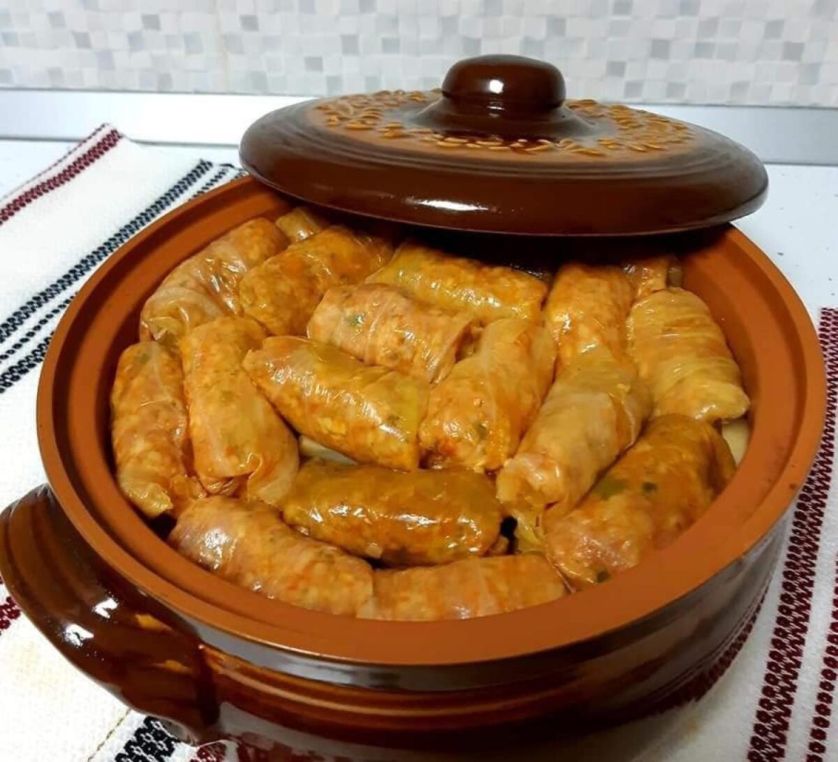 Ce să adaugi, de fapt, în apa în care fierb sarmalele