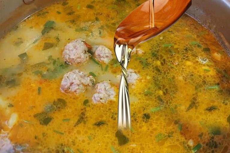 Când trebuie să pui borșul în ciorba de perișoare, de fapt. Detaliul care face diferența