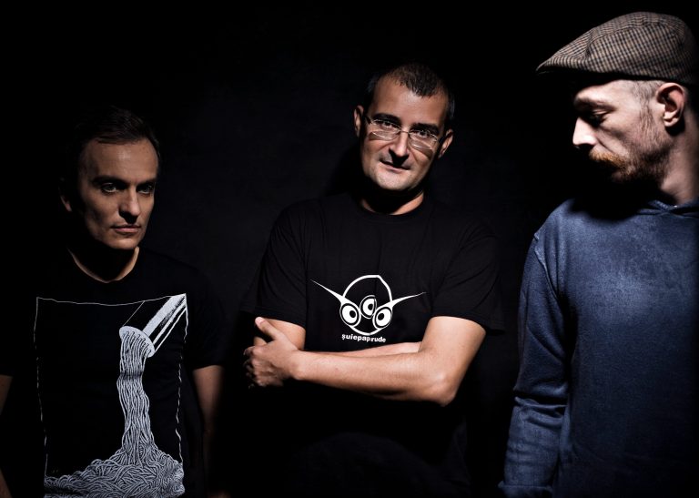 Cum se simt membrii trupei Șuie Paparude, după ce au fost implicați într-un accident rutier. Toți trei au ajuns la spital