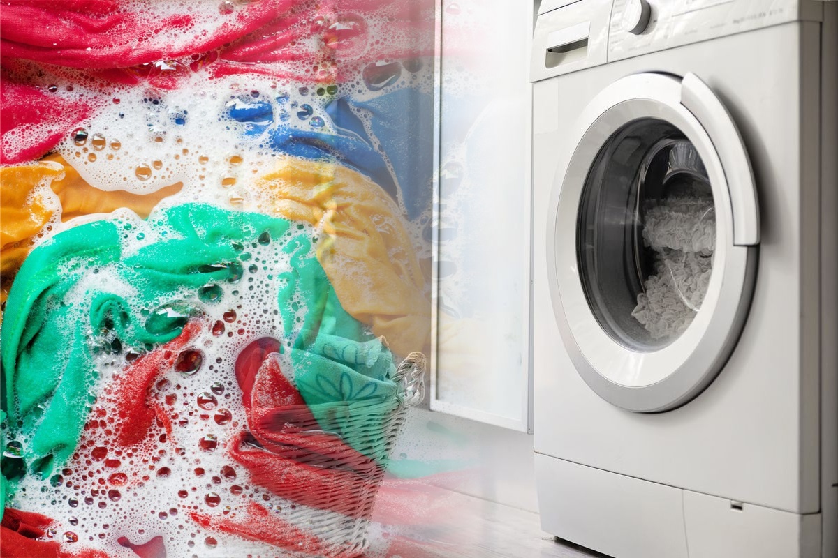Ce să pui în apa cu care speli hainele colorate