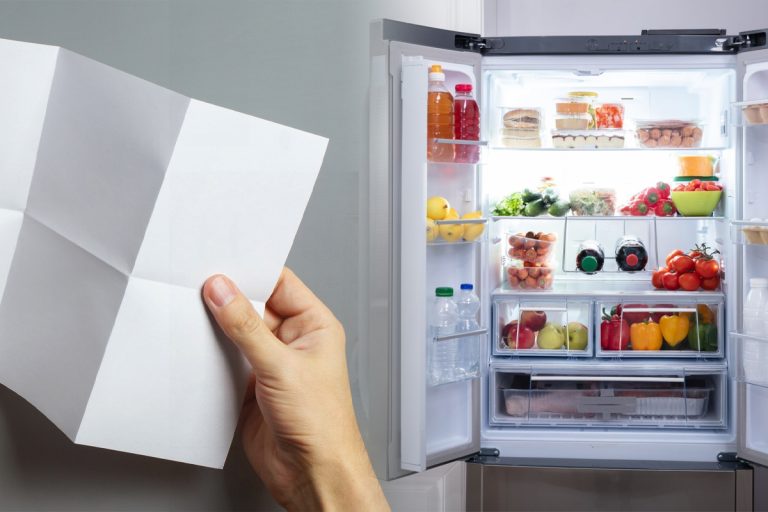De ce să pui o hârtie în ușa frigiderului. Trucul nebănuit care îți poate salva viața