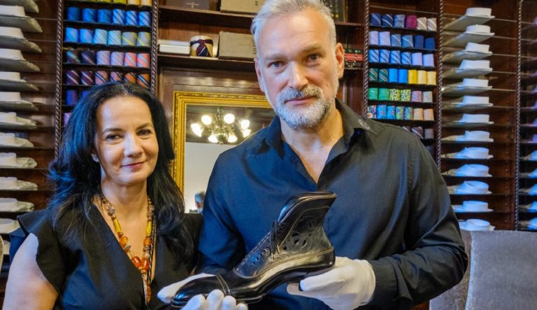 Victor Vulpe, românul care a cucerit lumea cu pantoful perfect. ”Pantofăria am învățat-o singur, dar limbajul îl știam deja” VIDEO EXCLUSIV