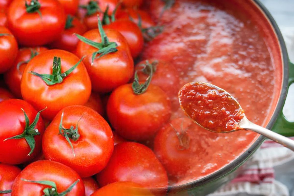 Cât timp se fierbe bulionul ca să reziste tot anul. Greșeala pe care o fac și gospodinele cu experiență