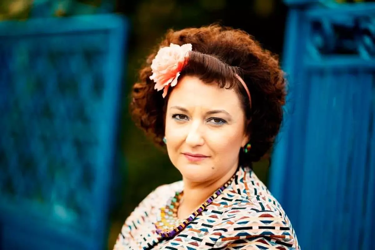 Ce studii are Ecaterina Ladin 1