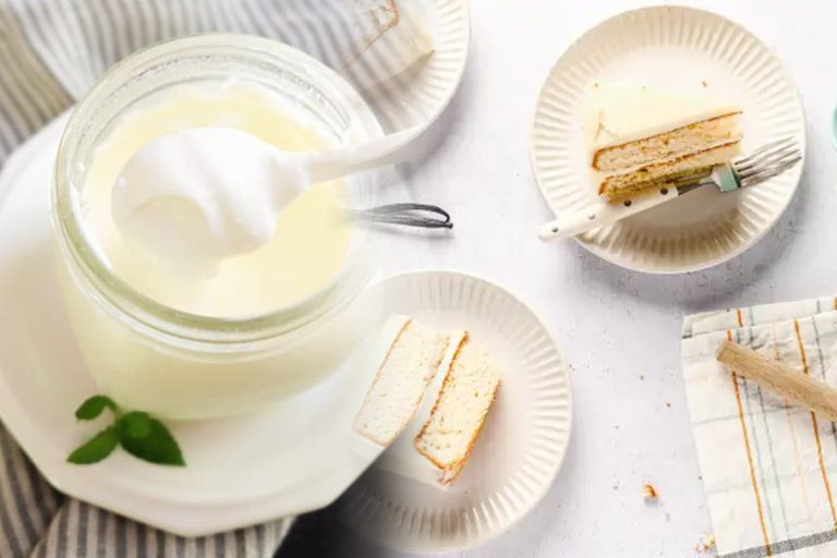 Cele mai bune combinații de creme pentru tort. Trei rețete delicioase și ușor de preparat