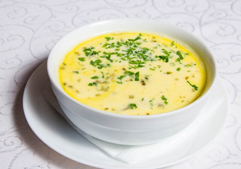 Ce trebuie să adaugi de fapt în ciorba rădăuțeană pentru un gust ca la restaurant. Rețeta pe care o vei pregăti mereu