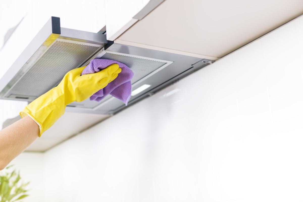 Cu ce sa cureti hota de grasime si murdarie