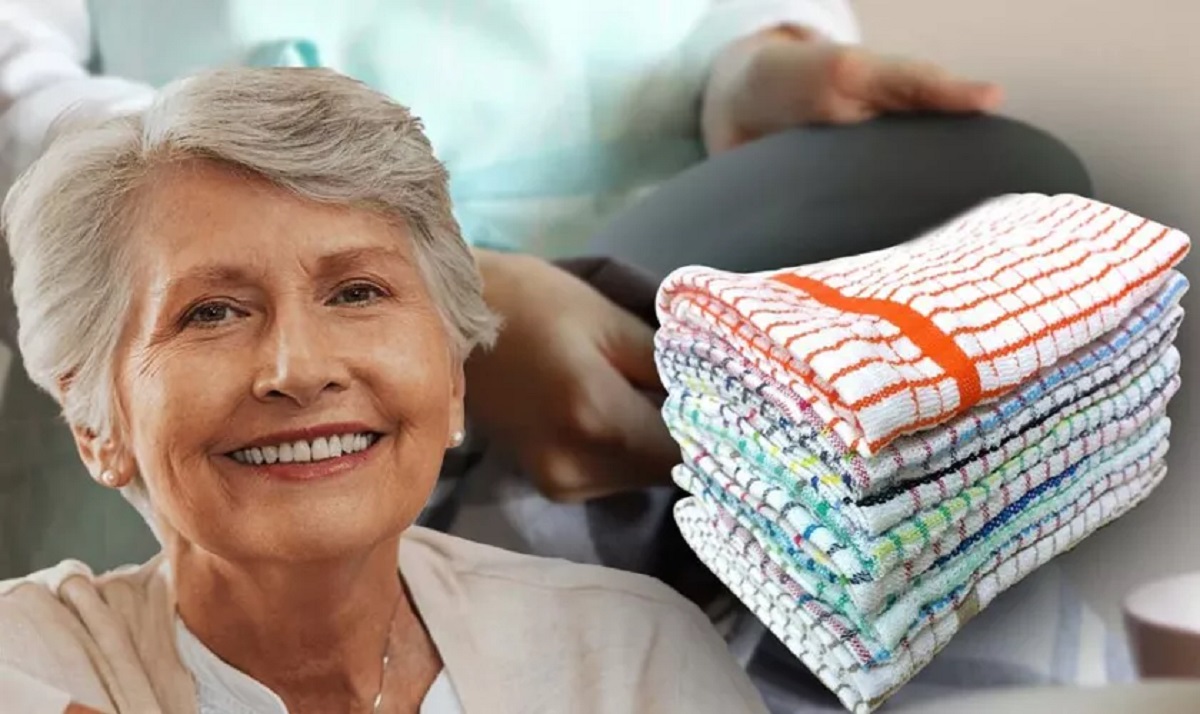 Cu ce se fierb prosoapele de bucatarie, de fapt. Trucul bunicii care elimina petele de grasime si mirosul neplacut