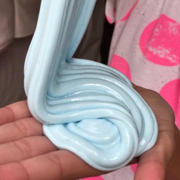 Cum să faci slime. Trei rețete rapide și ușoare, din ingrediente pe care le ai în casă