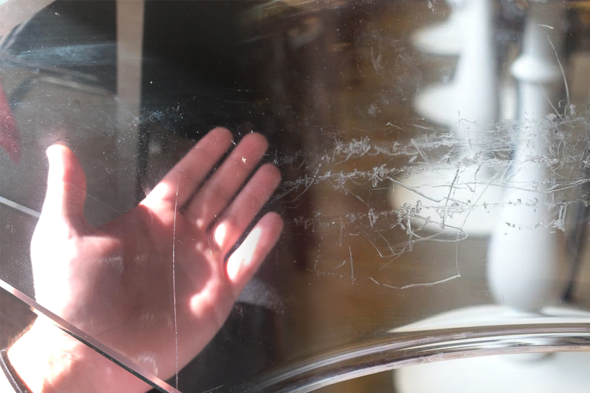 Cum sa indepartezi zgarieturile de pe masa de sticla si oglinda