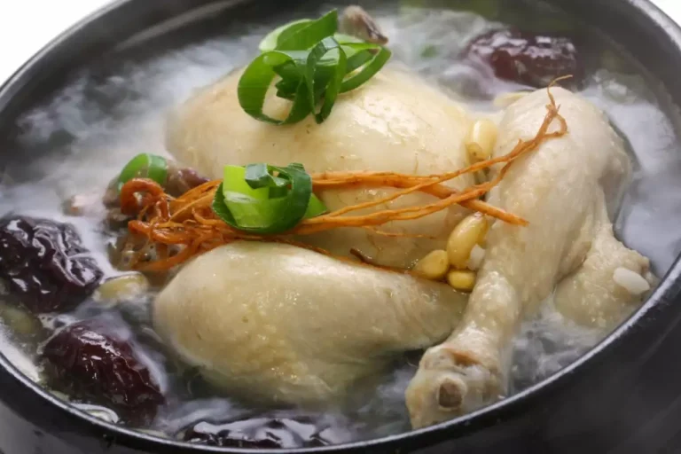 Cum se fierbe corect carnea de pui. Ce să adaugi în apă pentru o aromă specială. Trucul marilor bucătari