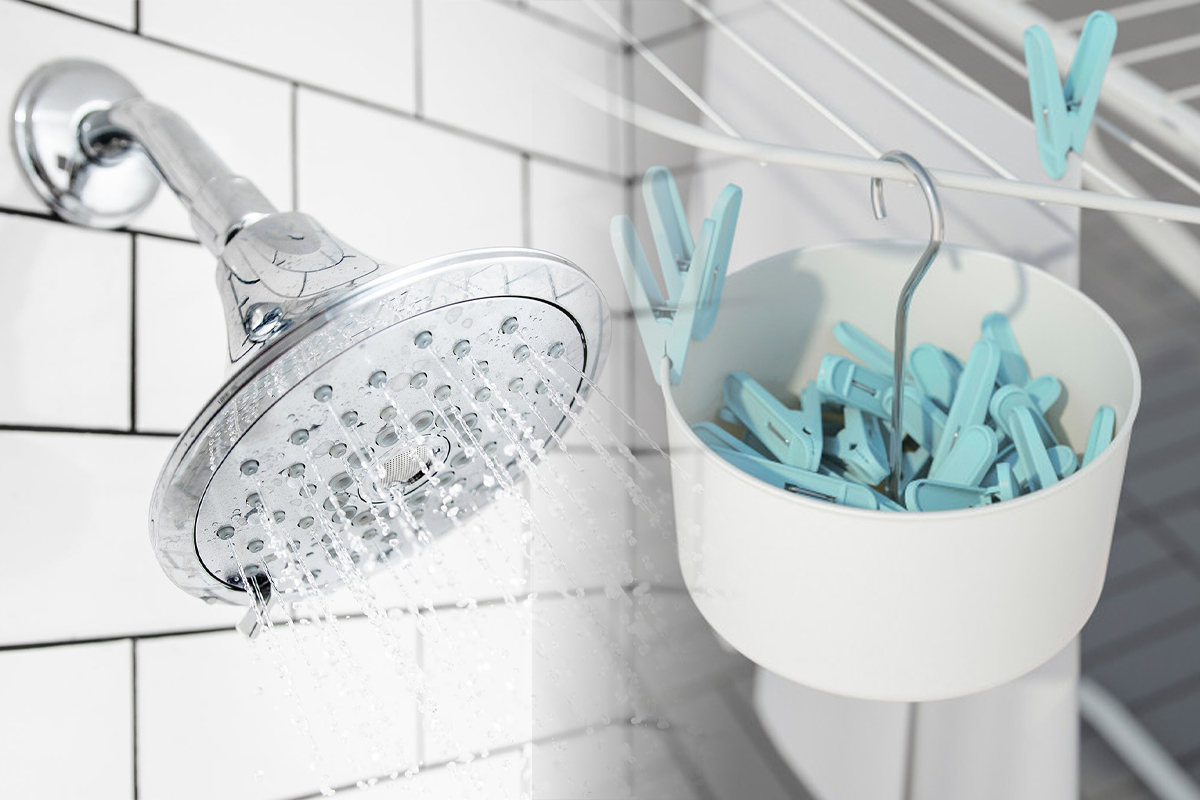 De ce gospodinele istete prind un carlig de dusul din baie. Trucul e genial