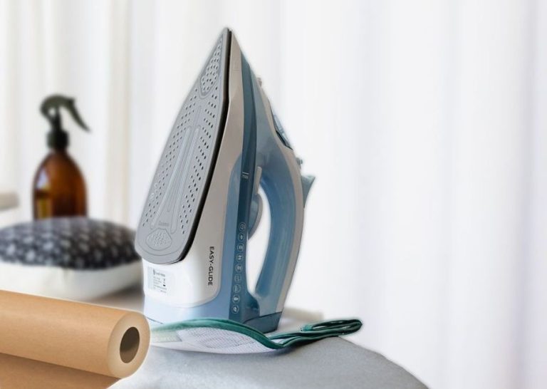 De ce să pui hârtie de copt pe haine, înainte să le calci. 5 moduri incredibile în care poți folosi hârtia de copt în casa ta