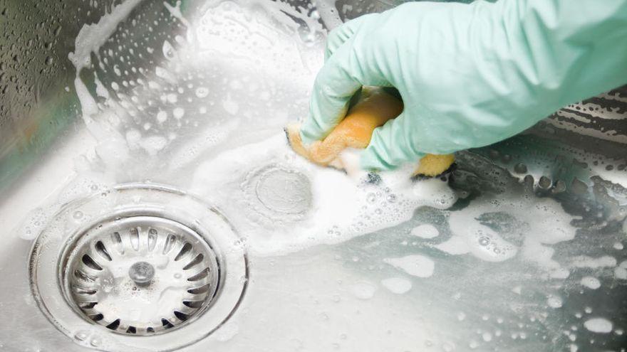 Eliminarea mirosurilor neplăcute din chiuvetă