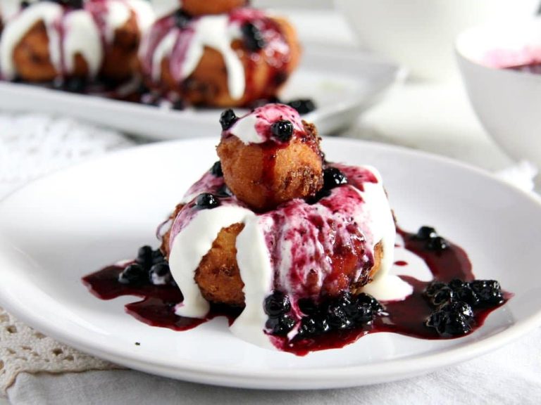 Ce trebuie să adaugi în compoziția de la papanași pentru a ieși pufoși. Trucul care îi face irezistibili