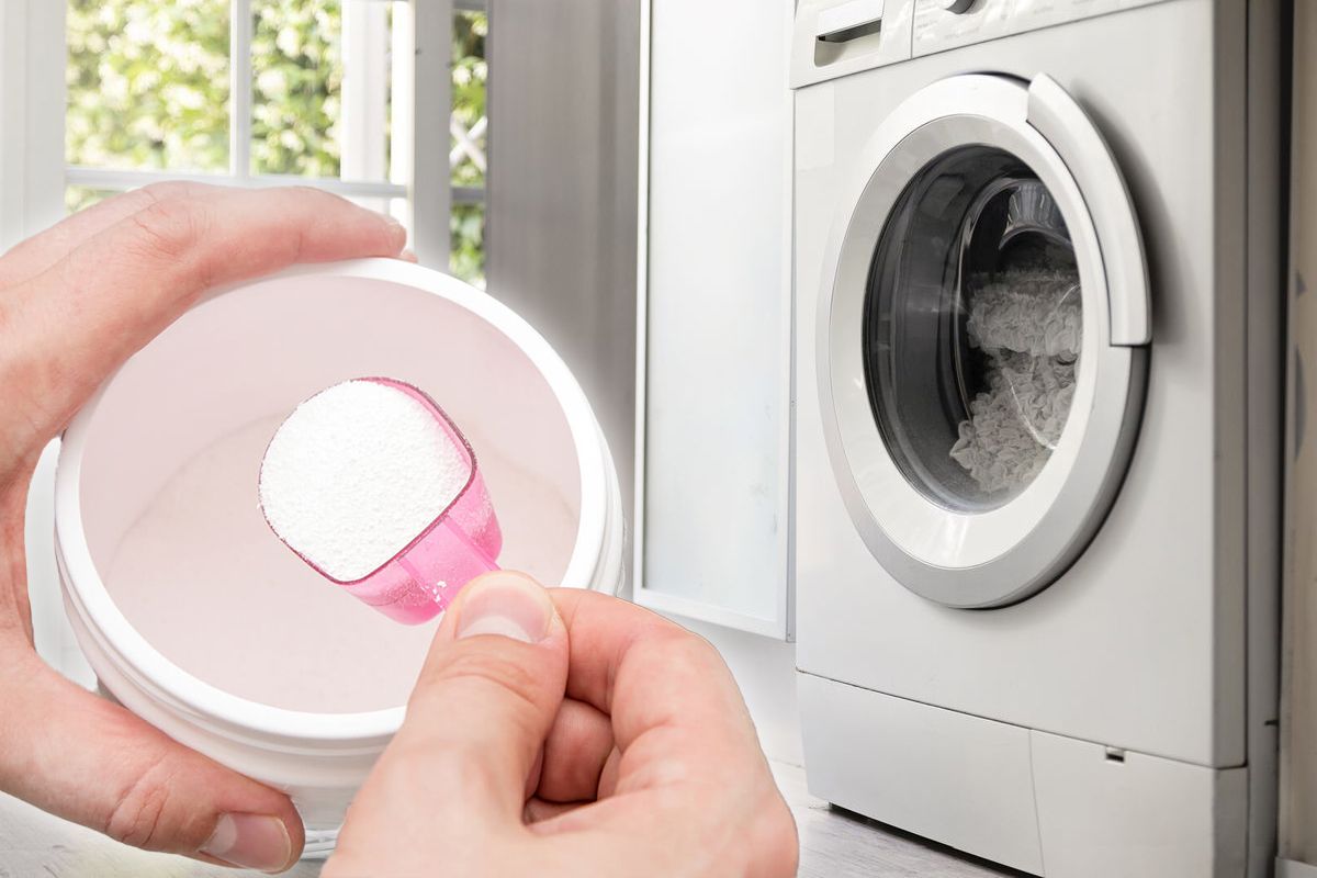 Unde se pune clorul în mașina de spălat rufe. Multe gospodine greșesc, de asta nu se curăță bine hainele