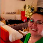 Vedeta din Romania care si-a decorat deja casa pentru sarbatorile de iarna si a impodobit bradul de Craciun 2