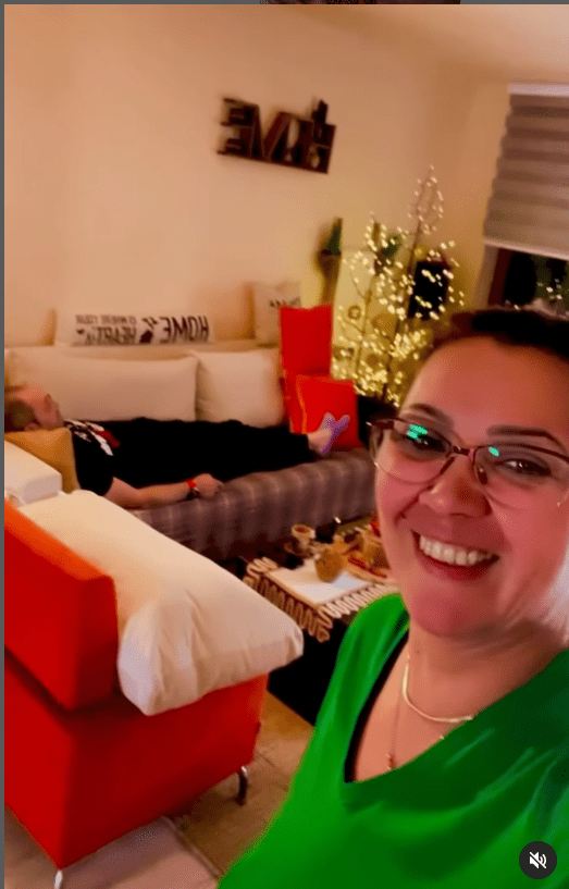 Vedeta din Romania care si-a decorat deja casa pentru sarbatorile de iarna si a impodobit bradul de Craciun 2