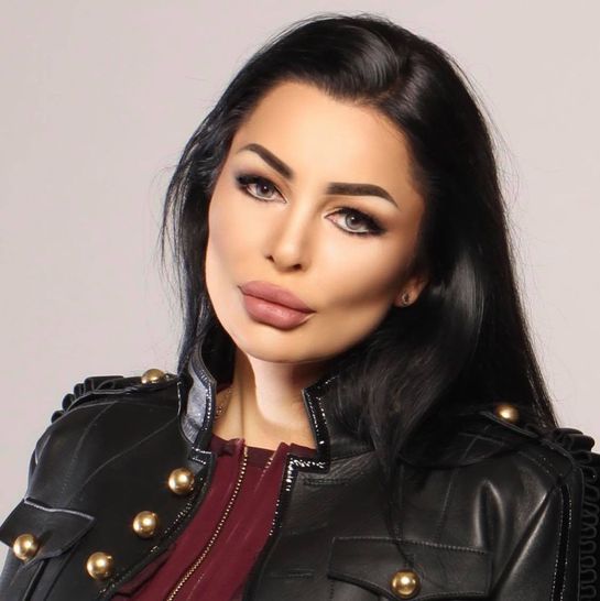 Val de reacții dure după ce Brigitte Pastramă s-a pozat la plajă. Detaliul care nu a putut fi trecut cu vederea: “Așa zici tu că arată o femeie?”