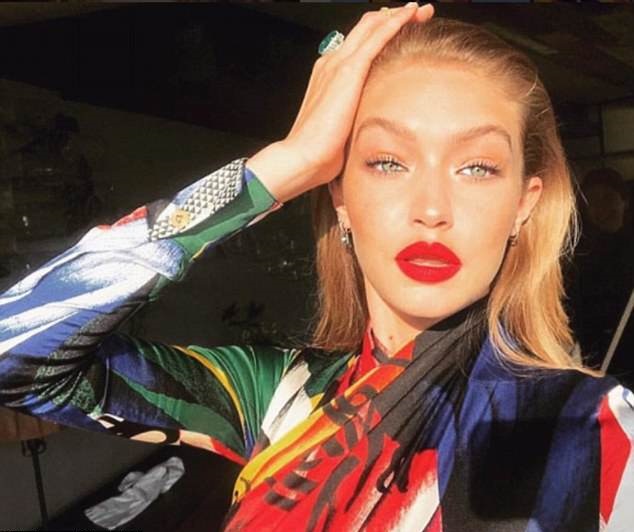 Cum trebuie să ții mâinile pentru cele mai reușite poze