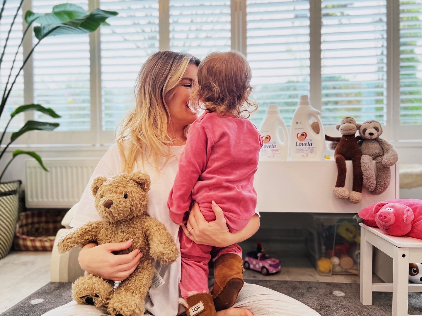 Ce se întâmplă în casa lui Smiley și a Ginei Pistol: "De dimineață până seară"