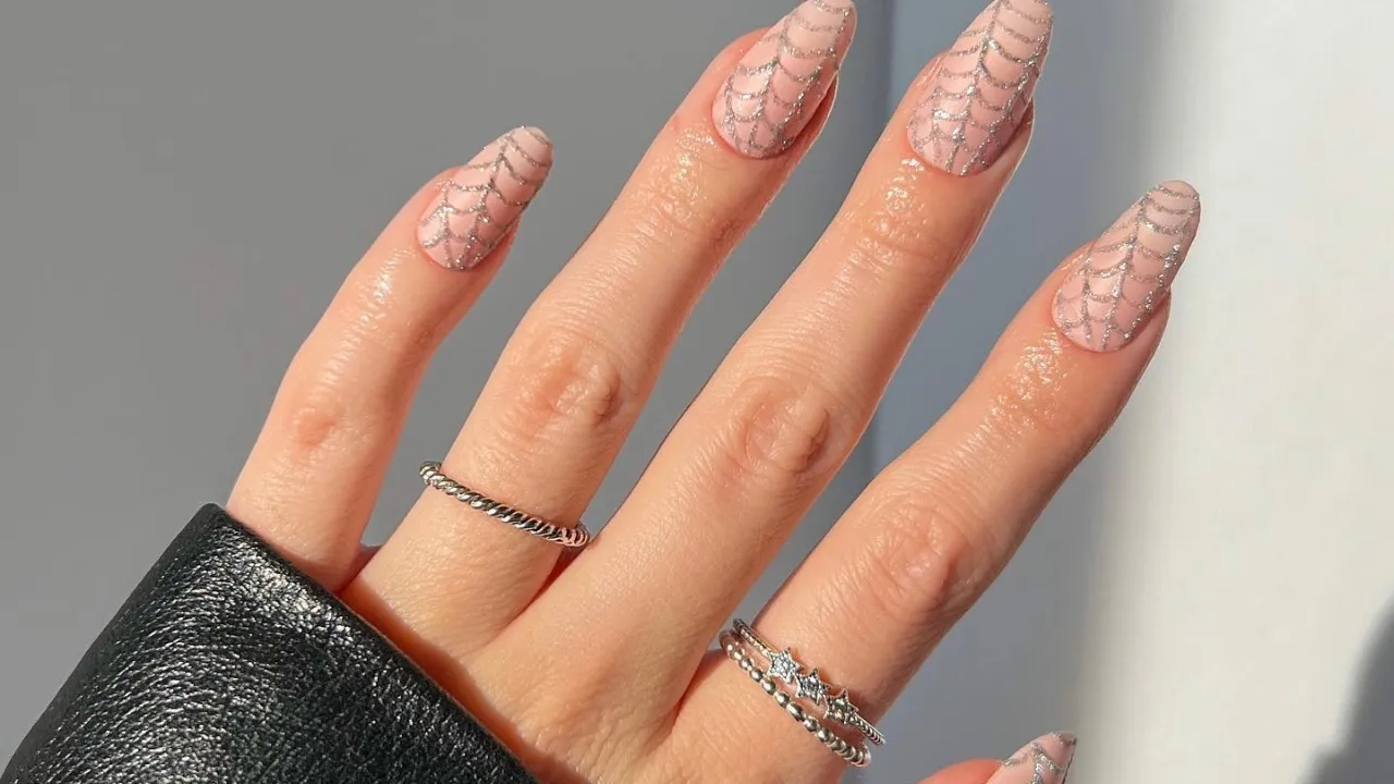 Modele de unghii pentru Halloween 2023