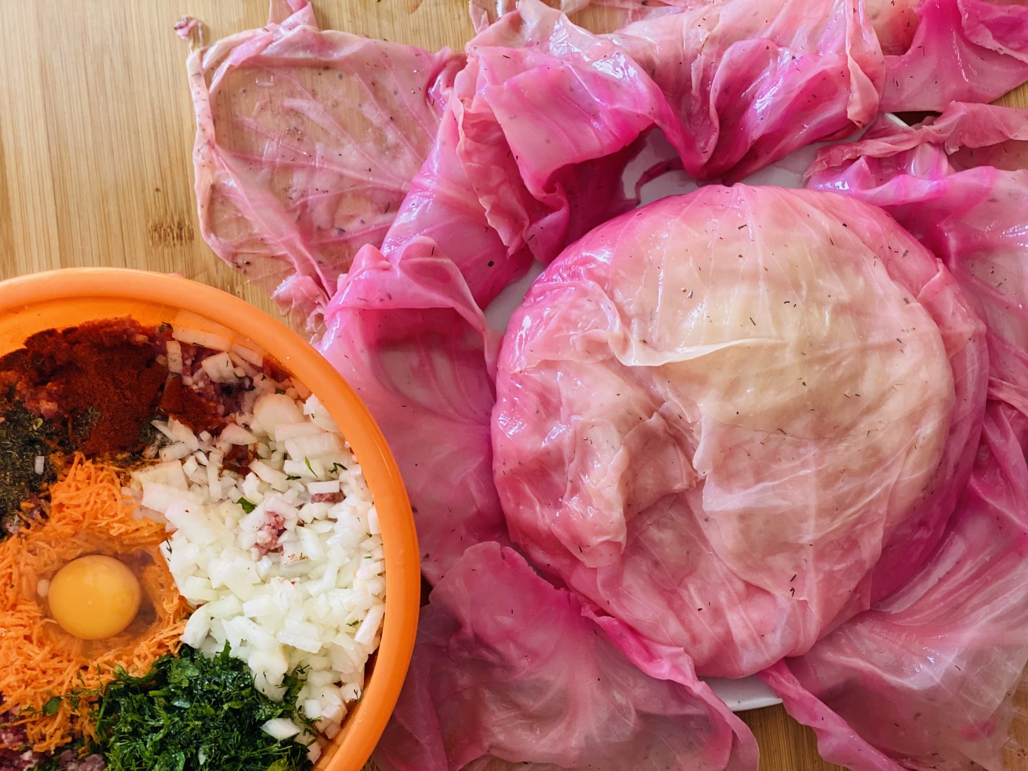 Ce să adaugi în butoiul cu varza murată pentru a-i da culoare