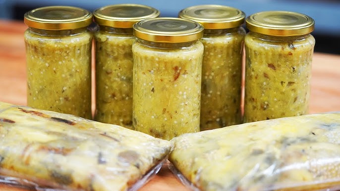 Ce adaugă la final gospodinele din Transilvania în borcanele cu vinete