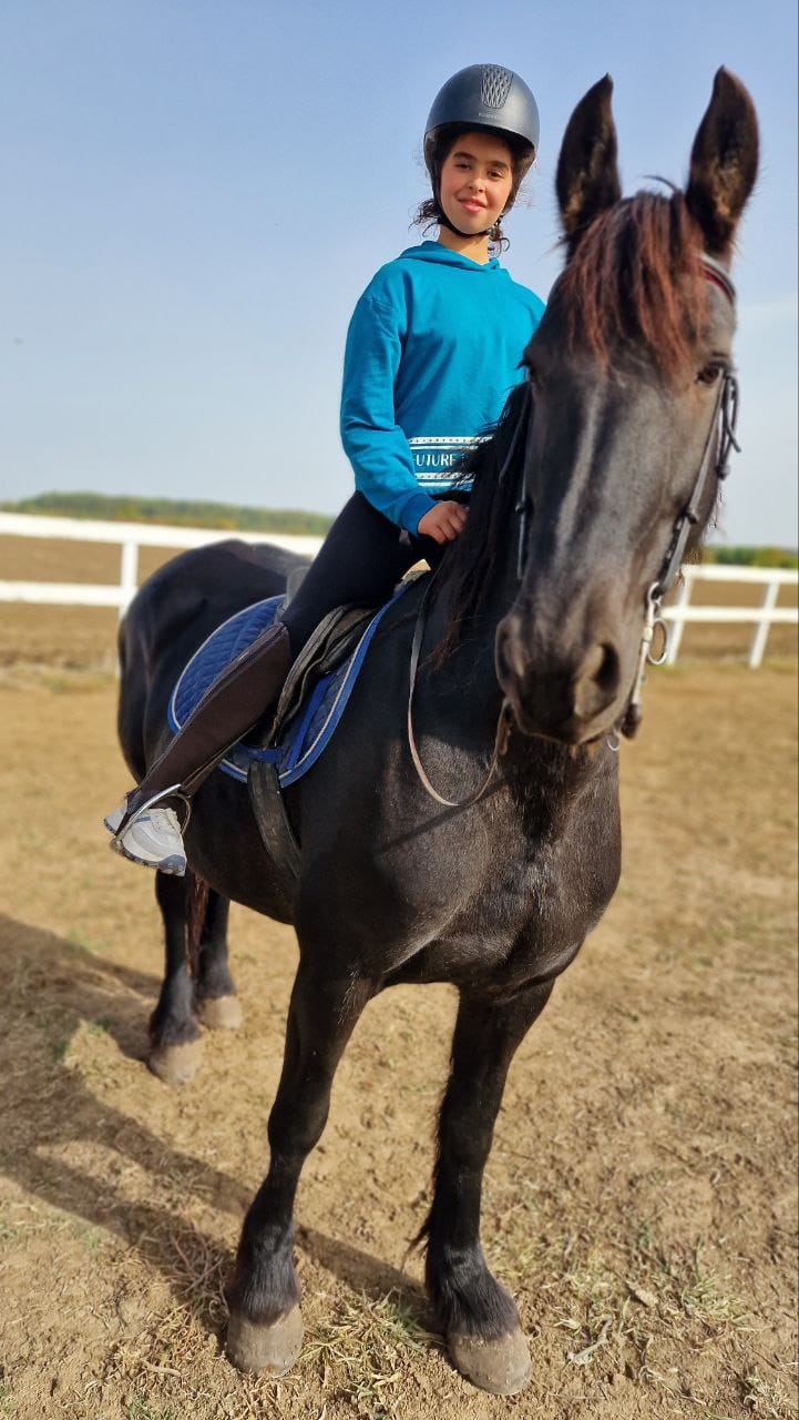 Elena, fiica adoptiva a Paulei Seling si a lui Radu Bucura