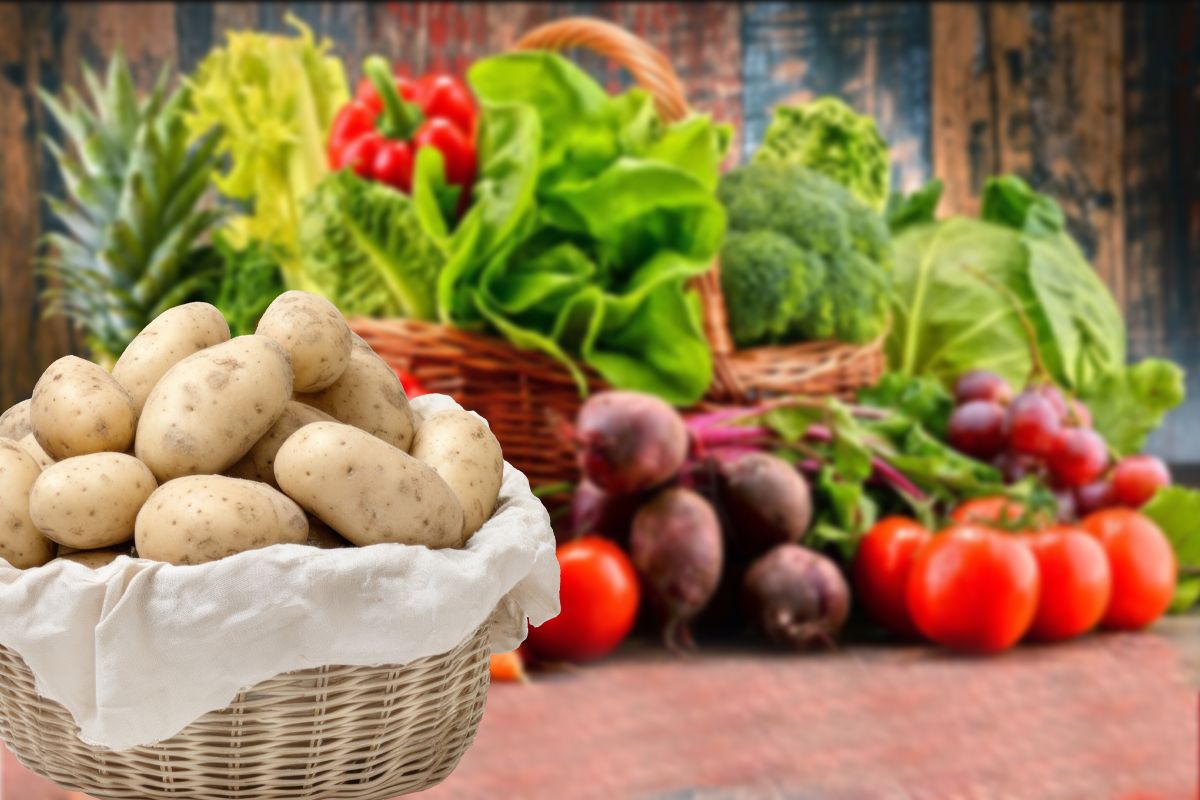 4 legume pe care sa nu le depozitezi niciodata langa cartofi. De asta se strica repede si fac mucegai