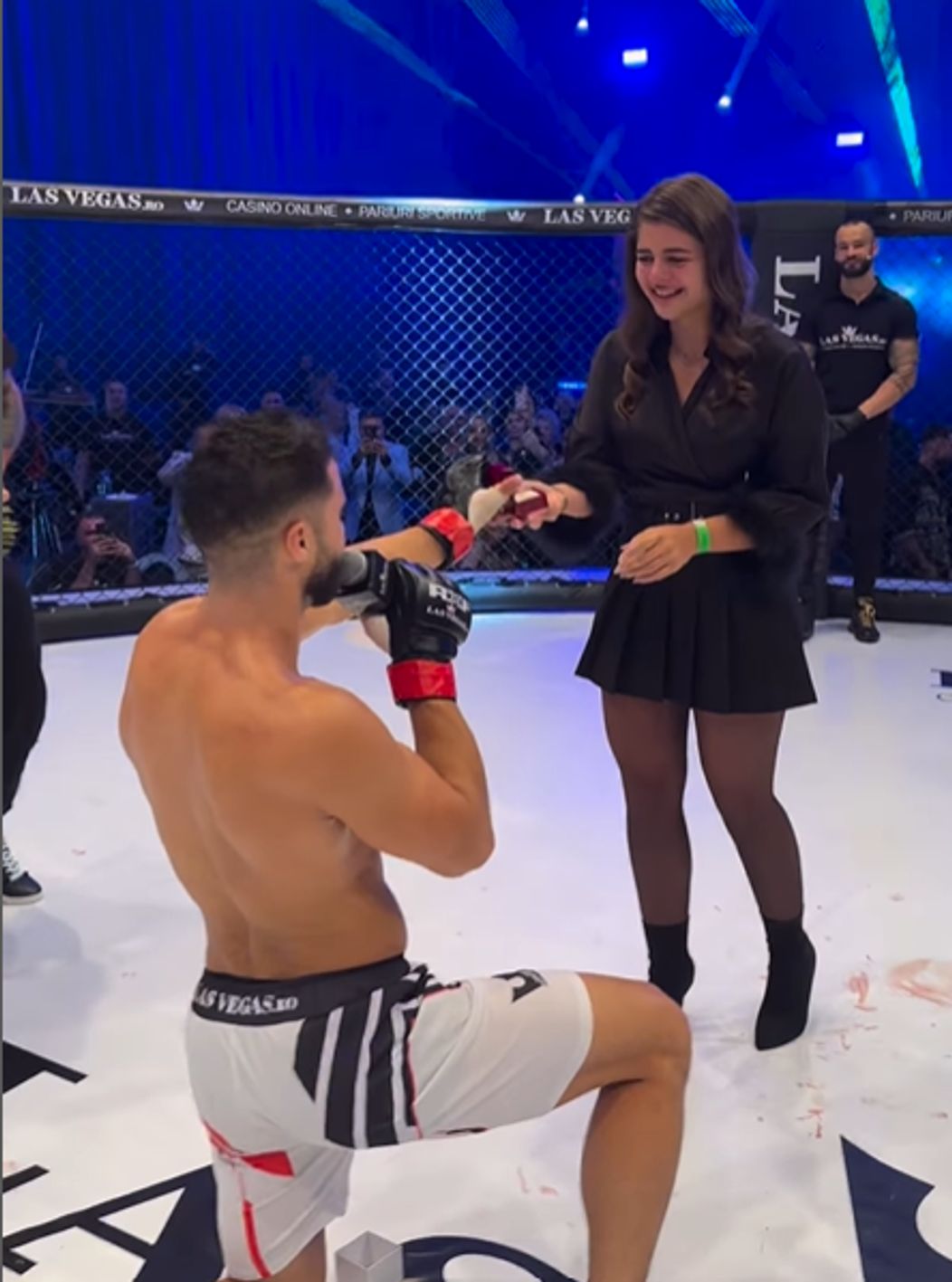 Iancu Sterp si-a cerut iubita de soție la finalul meciului cu George Zanoaga din RXF