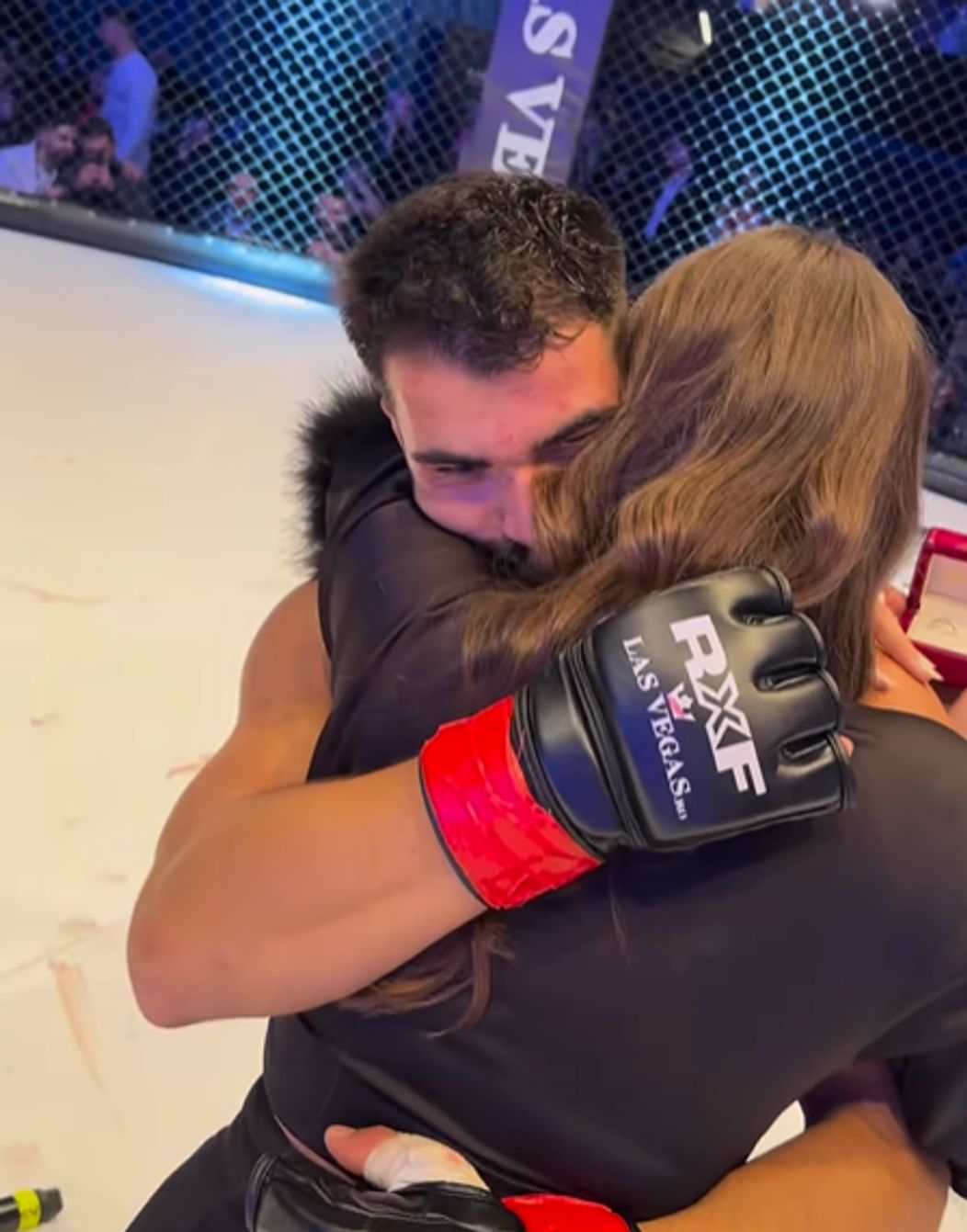 Iancu Sterp si-a cerut iubita de soție la finalul meciului cu George Zanoaga din RXF