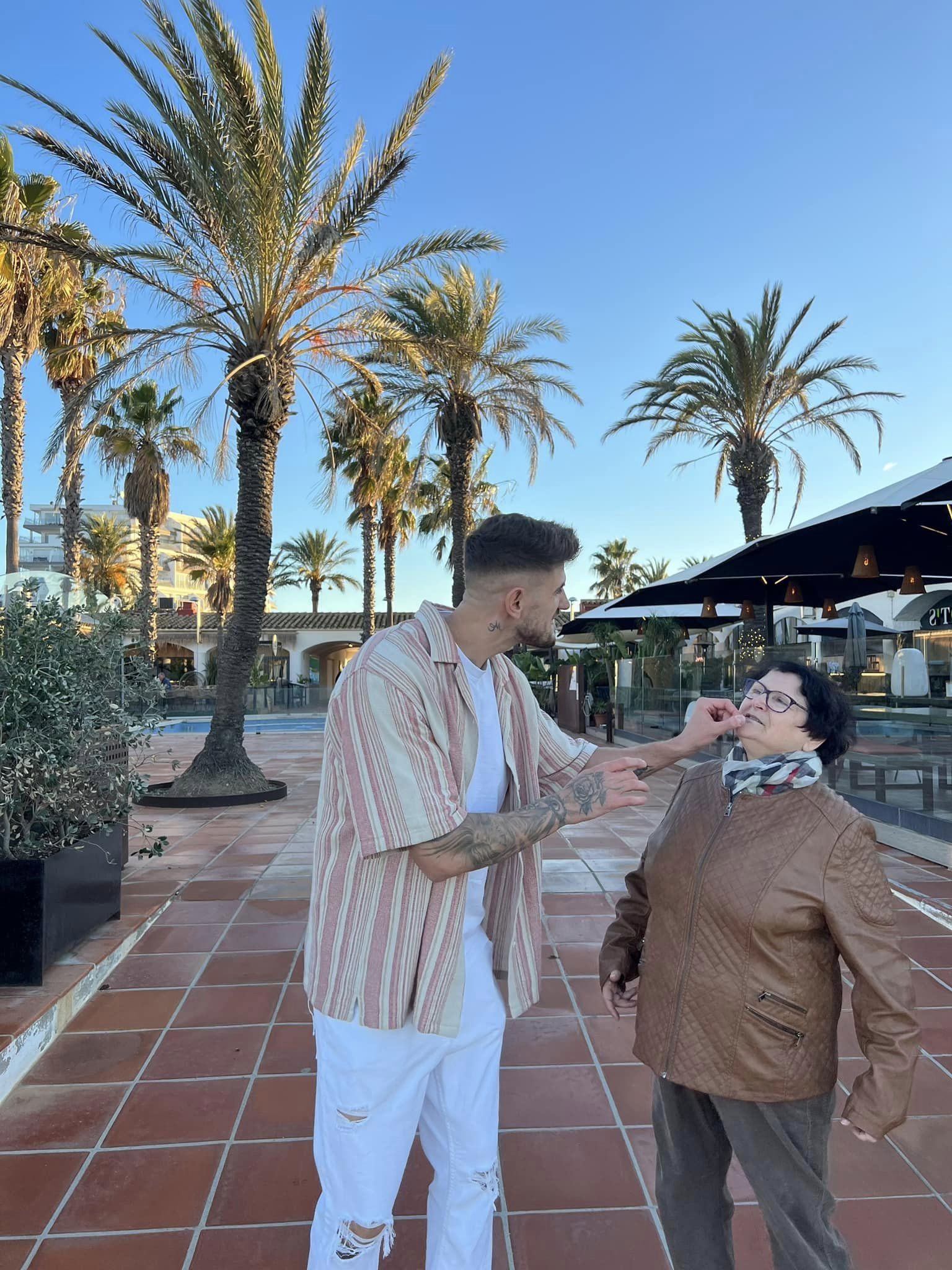 Femeia căreia Alex Delea îi răspunde indiferent de locul în care se află, chiar și în timpul unui interviu