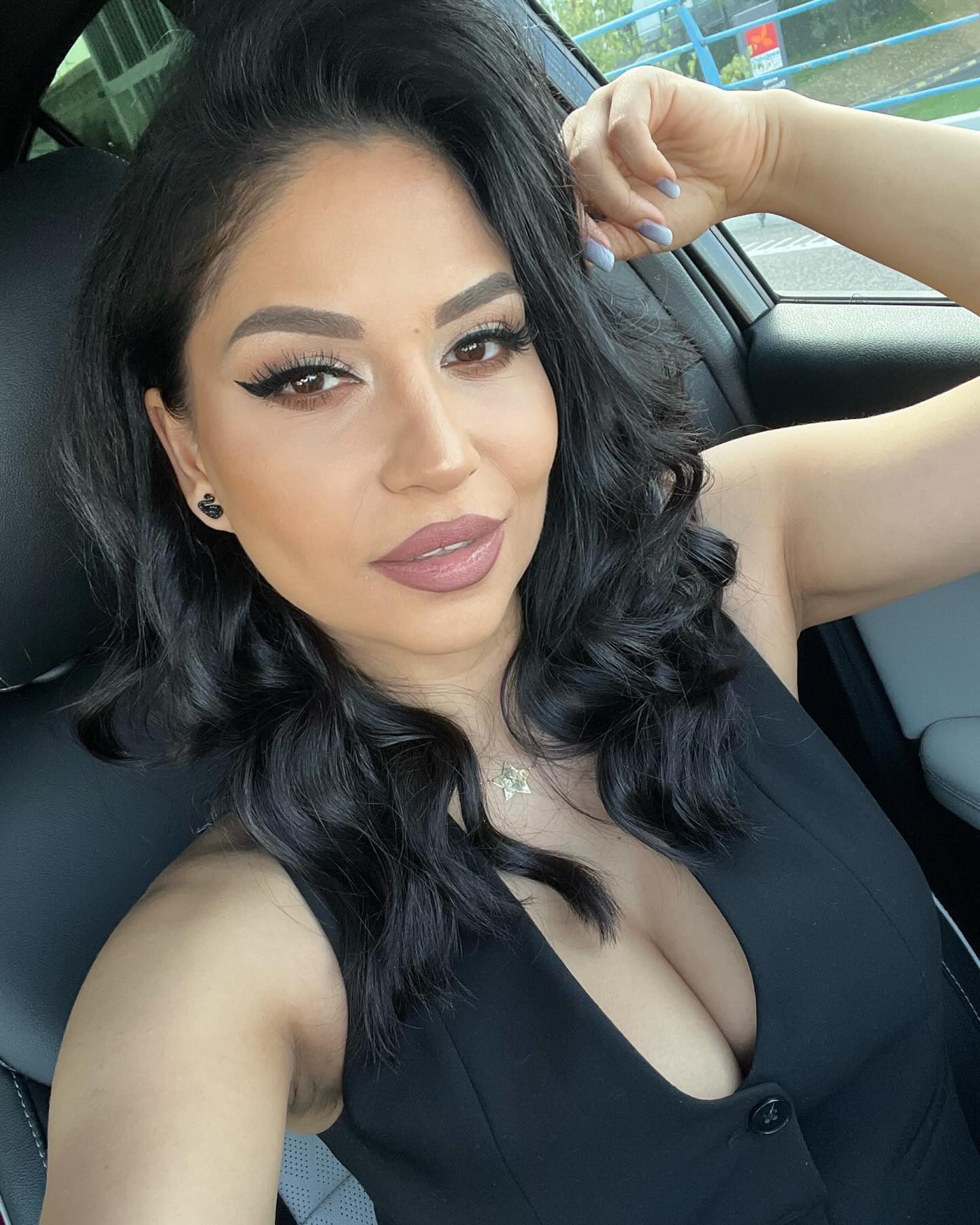 Care sunt cele mai scumpe lucruri pe care Ameri Nasrin le are în garderobă