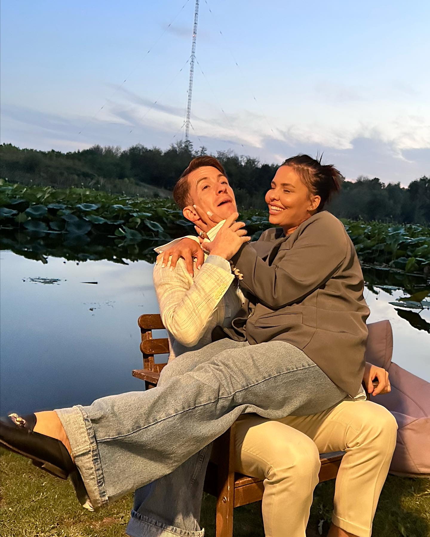 Prin ce provocări trece Andreea Popescu în rolul de mamă a trei copii