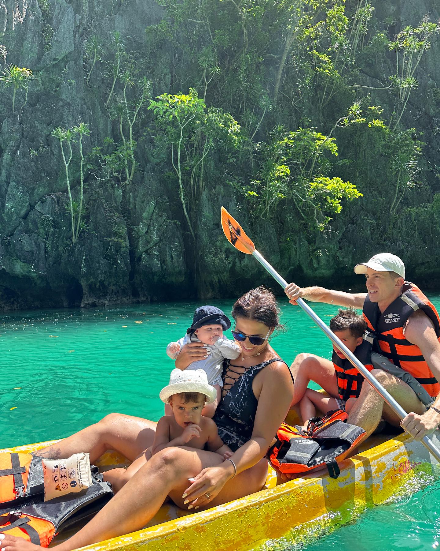 Prin ce provocări trece Andreea Popescu în rolul de mamă a trei copii