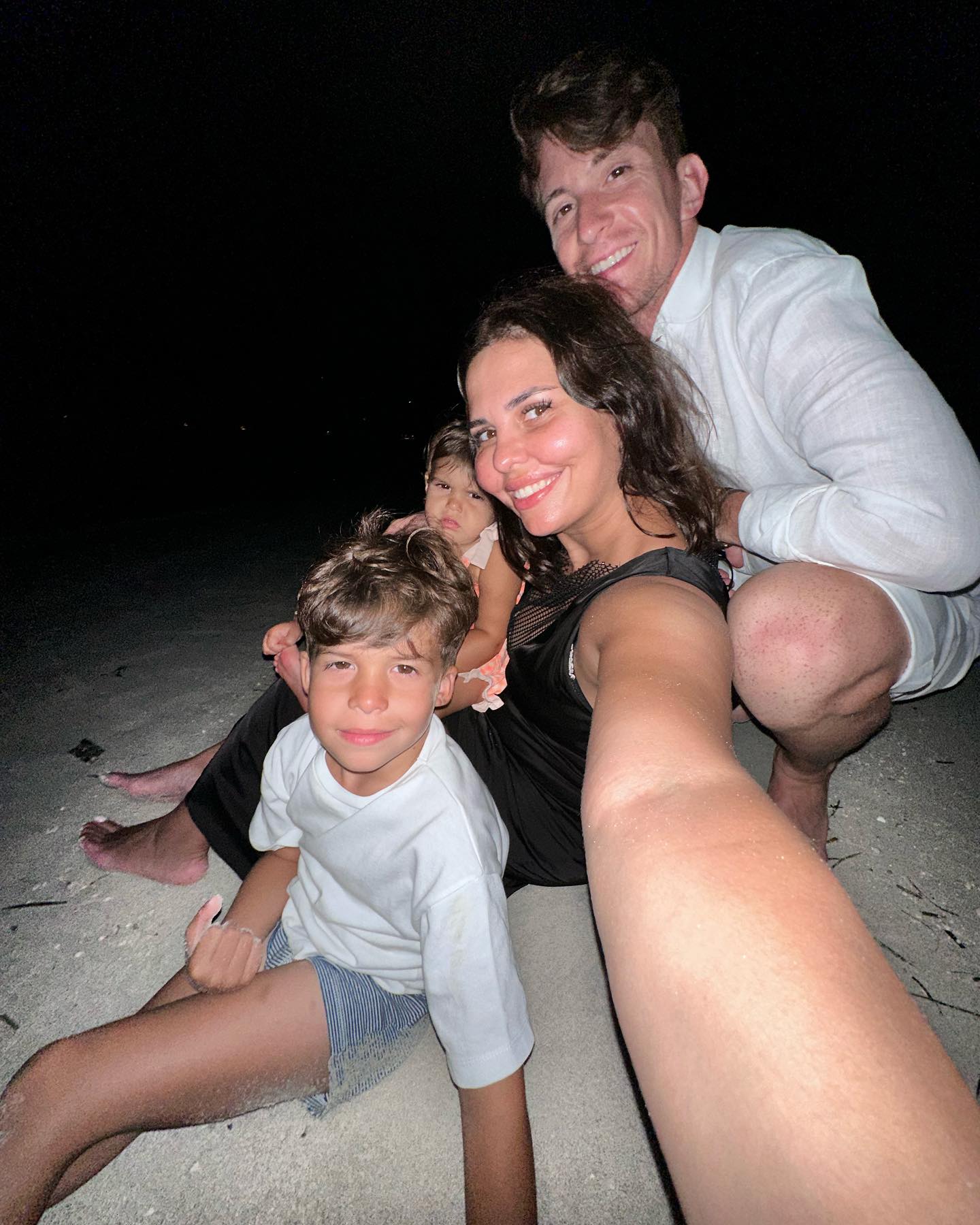 Prin ce provocări trece Andreea Popescu în rolul de mamă a trei copii