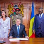 Carmen Iohannis, apariție elegantă de mână cu Klaus Iohannis. Ținuta purtată de Prima Doamnă i-a surprins pe toți, rar o vezi așa