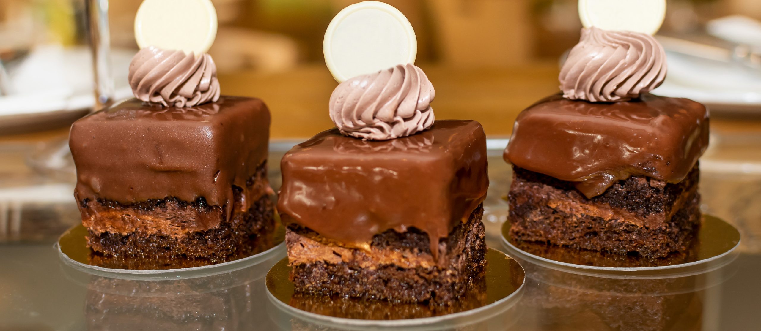 Câte ouă se pun la amandinele de casă. Secretul ca să iasă mai bune ca la cofetărie