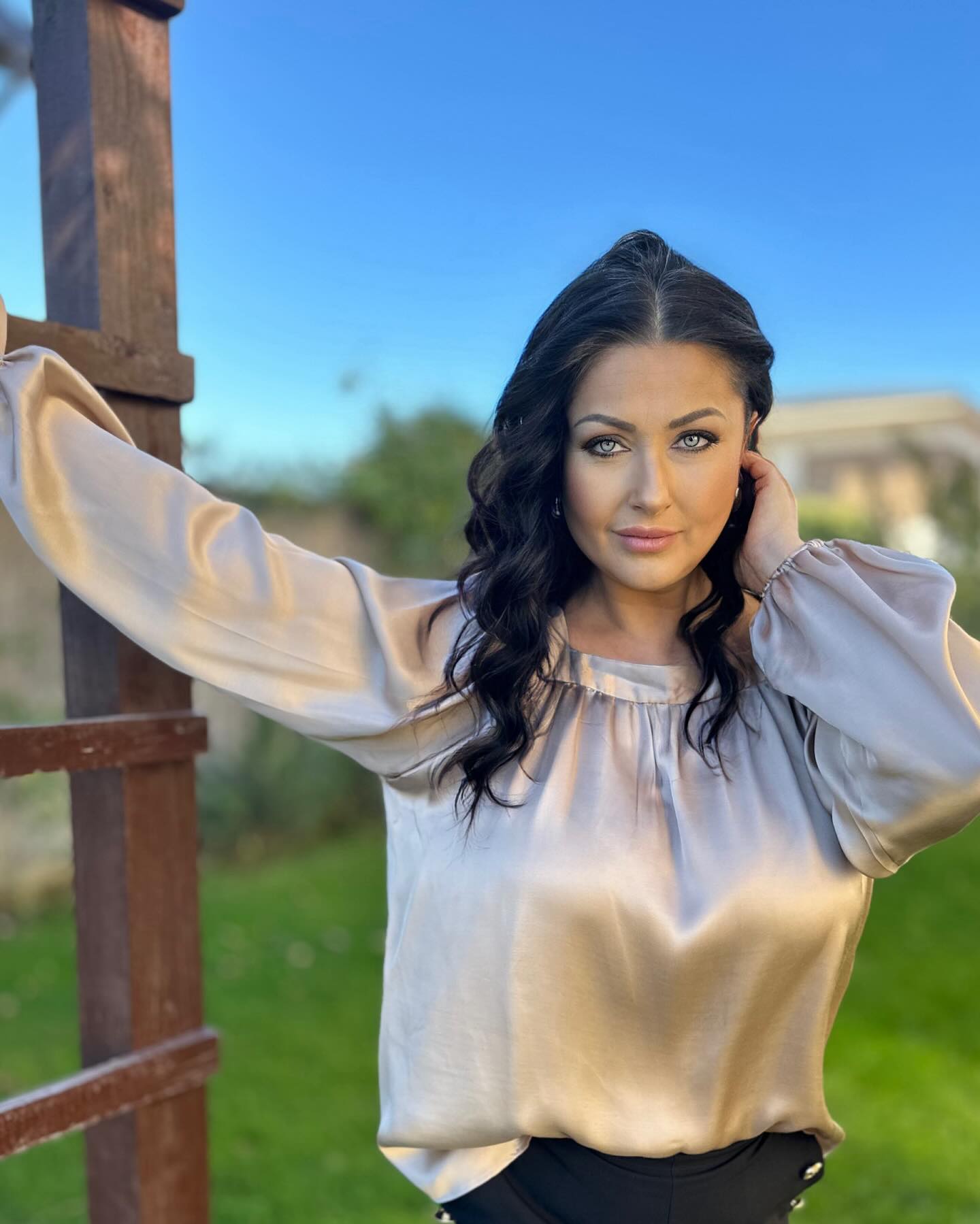 Câți bani face Gabriela Cristea din afacerea cu haine. Cât costă o rochie creată de vedeta TV