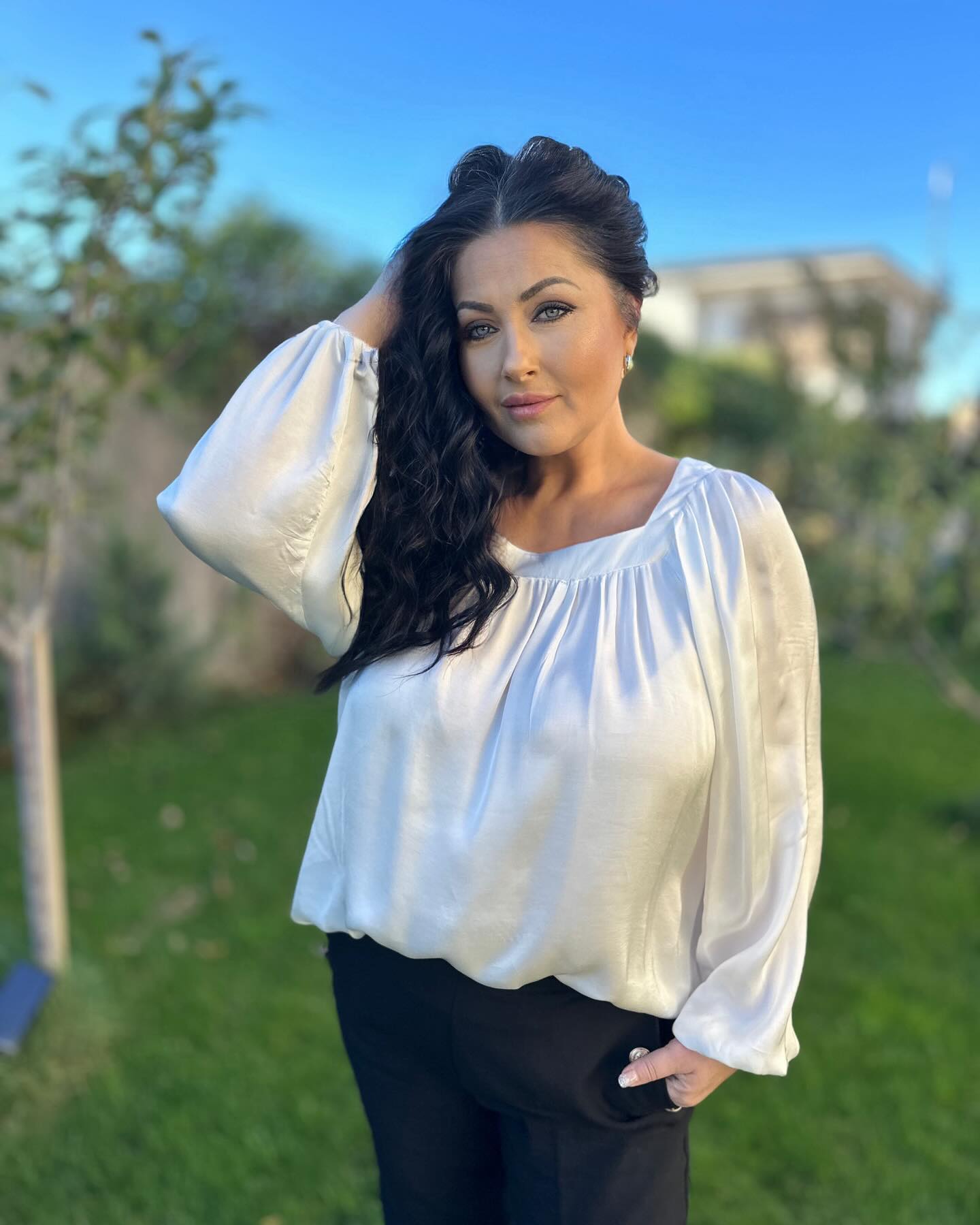 Câți bani face Gabriela Cristea din afacerea cu haine. Cât costă o rochie creată de vedeta TV