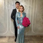 Ce rochie a îmbrăcat Elena Gheorghe ca nașă de botez, în biserică. A avut o apariție impecabilă. Imagini impresionante