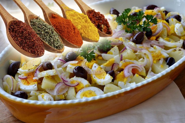 Ce să adaugi în salata orientală de post ca să iasă gustoasă. Ingredientele care nu trebuie să lipsească din farfurie, îi dau un plus de savoare