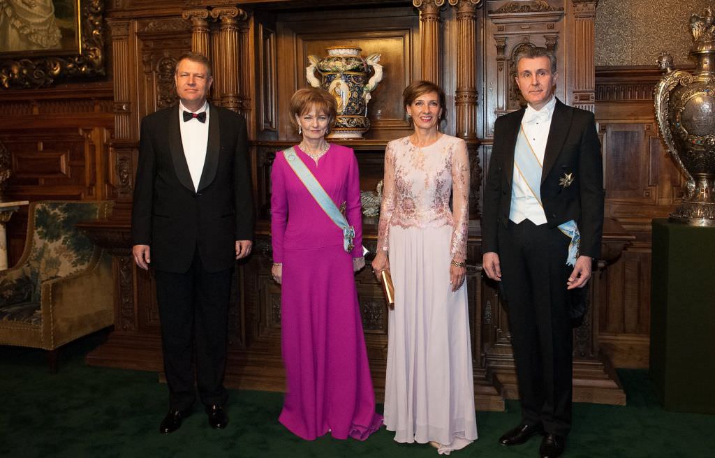 Cele mai scumpe ținute purtate de Carmen Iohannis de-a lungul timpului. Cât costă rochiile Primei Doamne