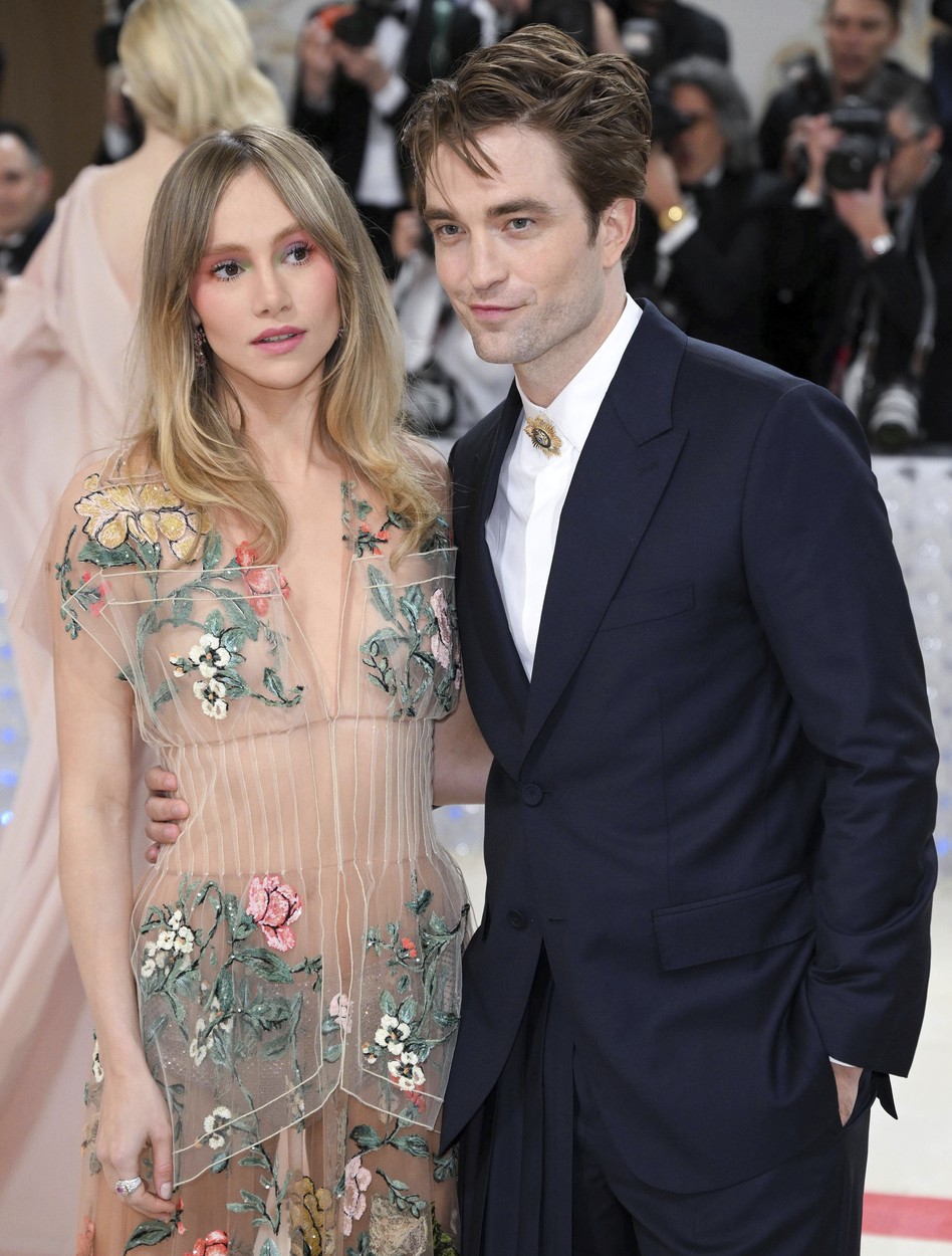 Cine este Suki Waterhouse, iubita lui Robert Pattinson. Actorul din "Twilight" și aleasa lui vor deveni părinți